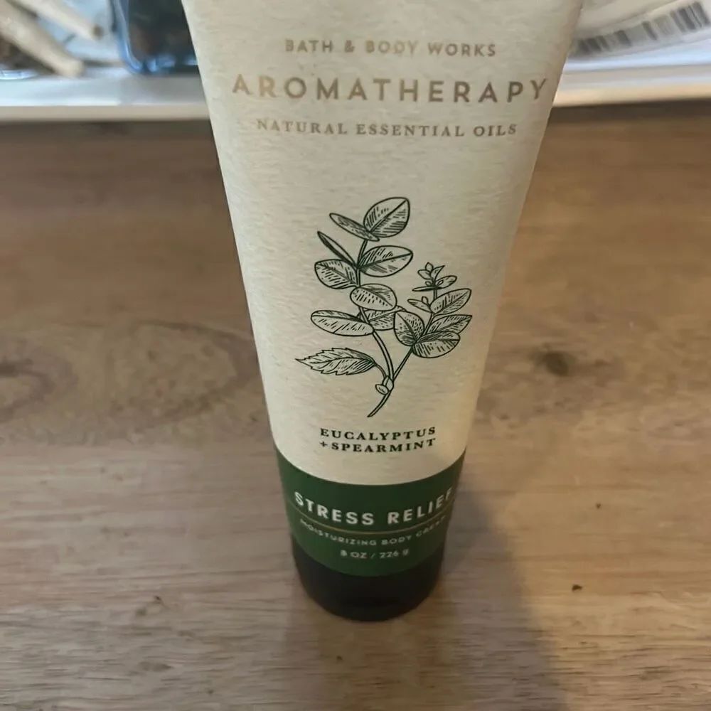 Bath & Body Works aromatherapy eucalyptus and spearmint stress relief moisturizi